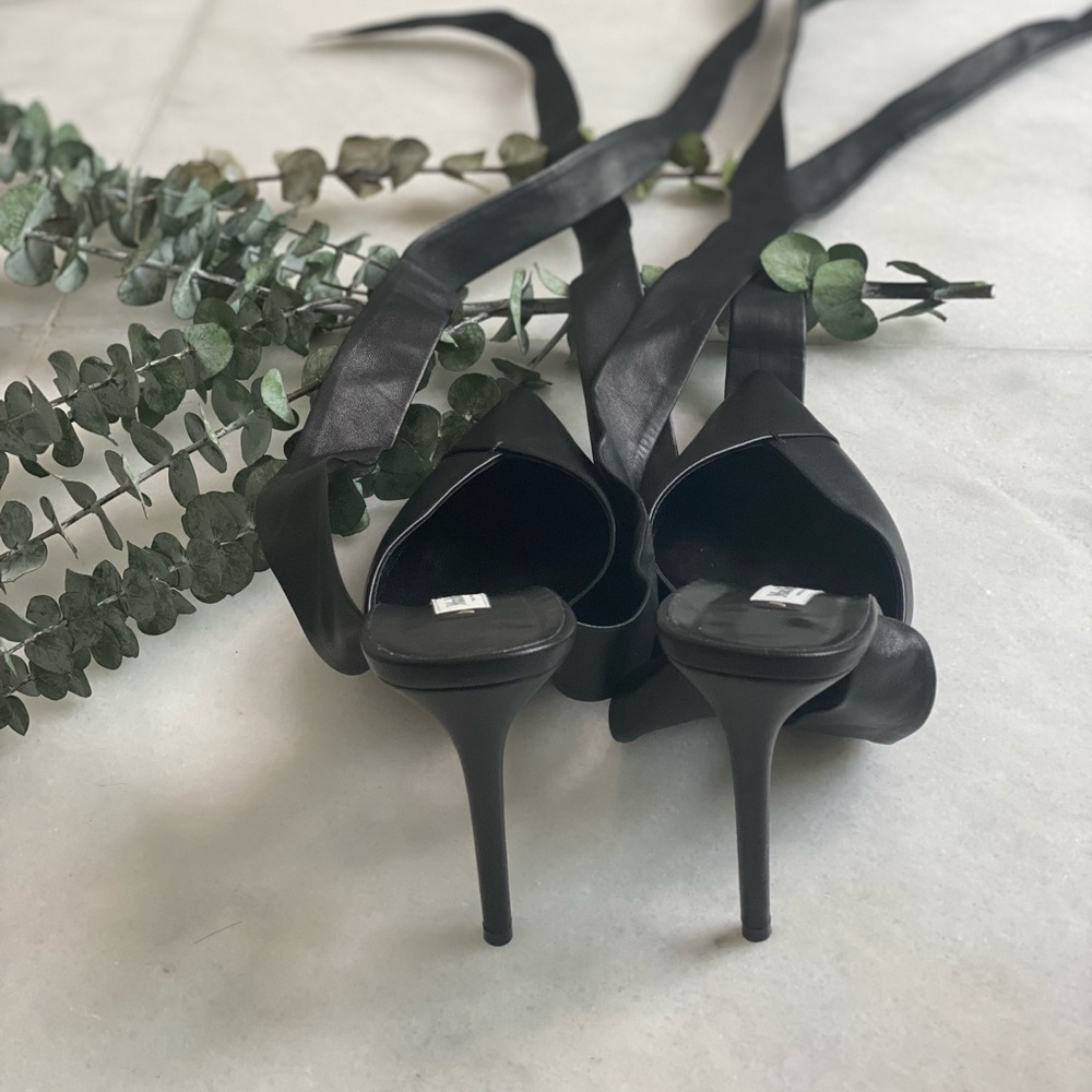 Max Mara strappy  black pumps